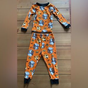 Peanuts 3T Halloween 2 piece pajama set
Excellent used condition